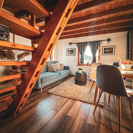 Woodenhouse With Two Apartments Otocac Ngoại thất bức ảnh