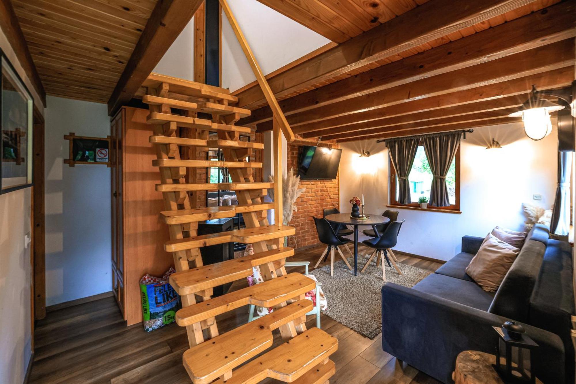 Woodenhouse With Two Apartments Otocac Phòng bức ảnh