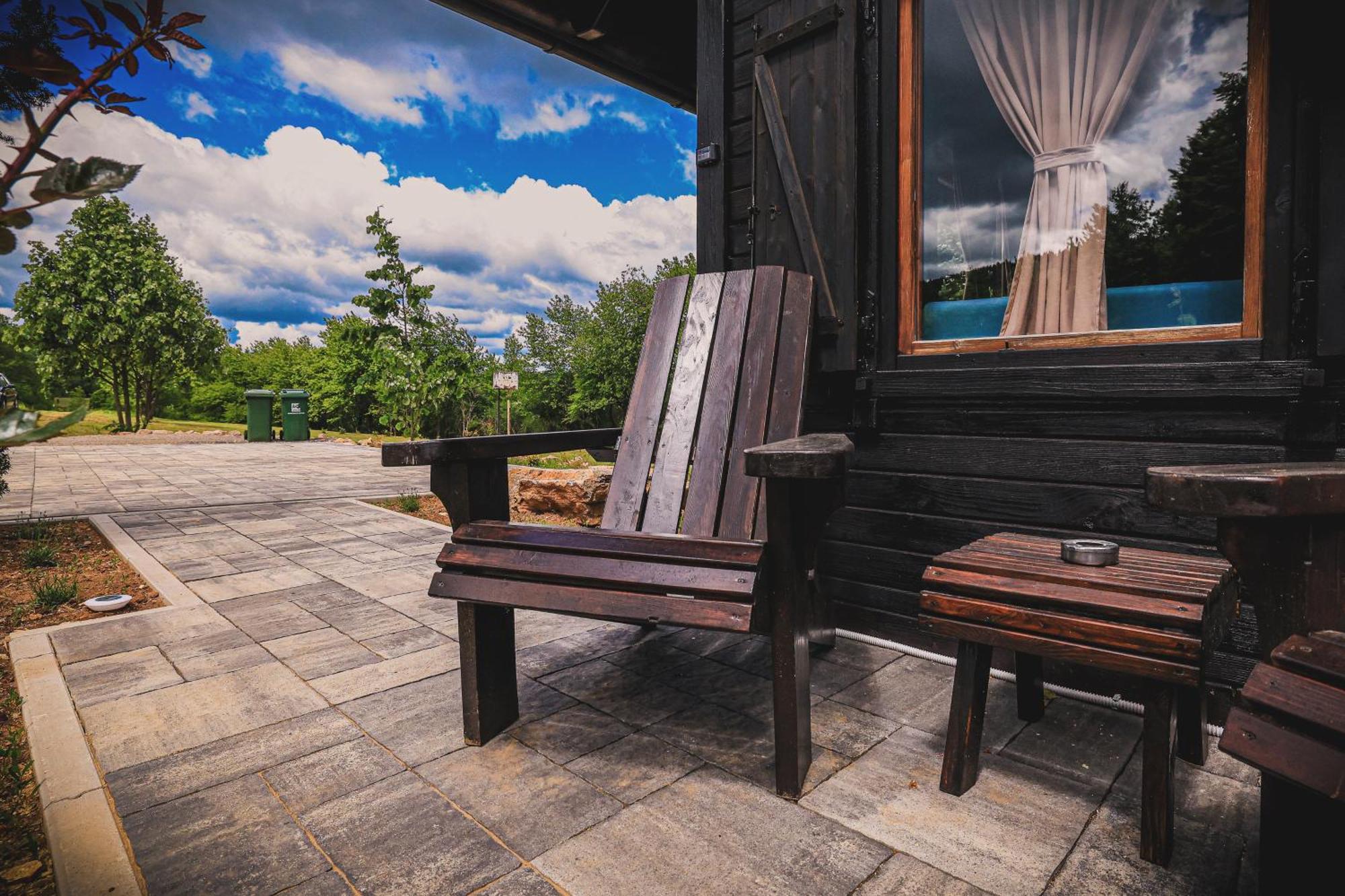 Woodenhouse With Two Apartments Otocac Ngoại thất bức ảnh
