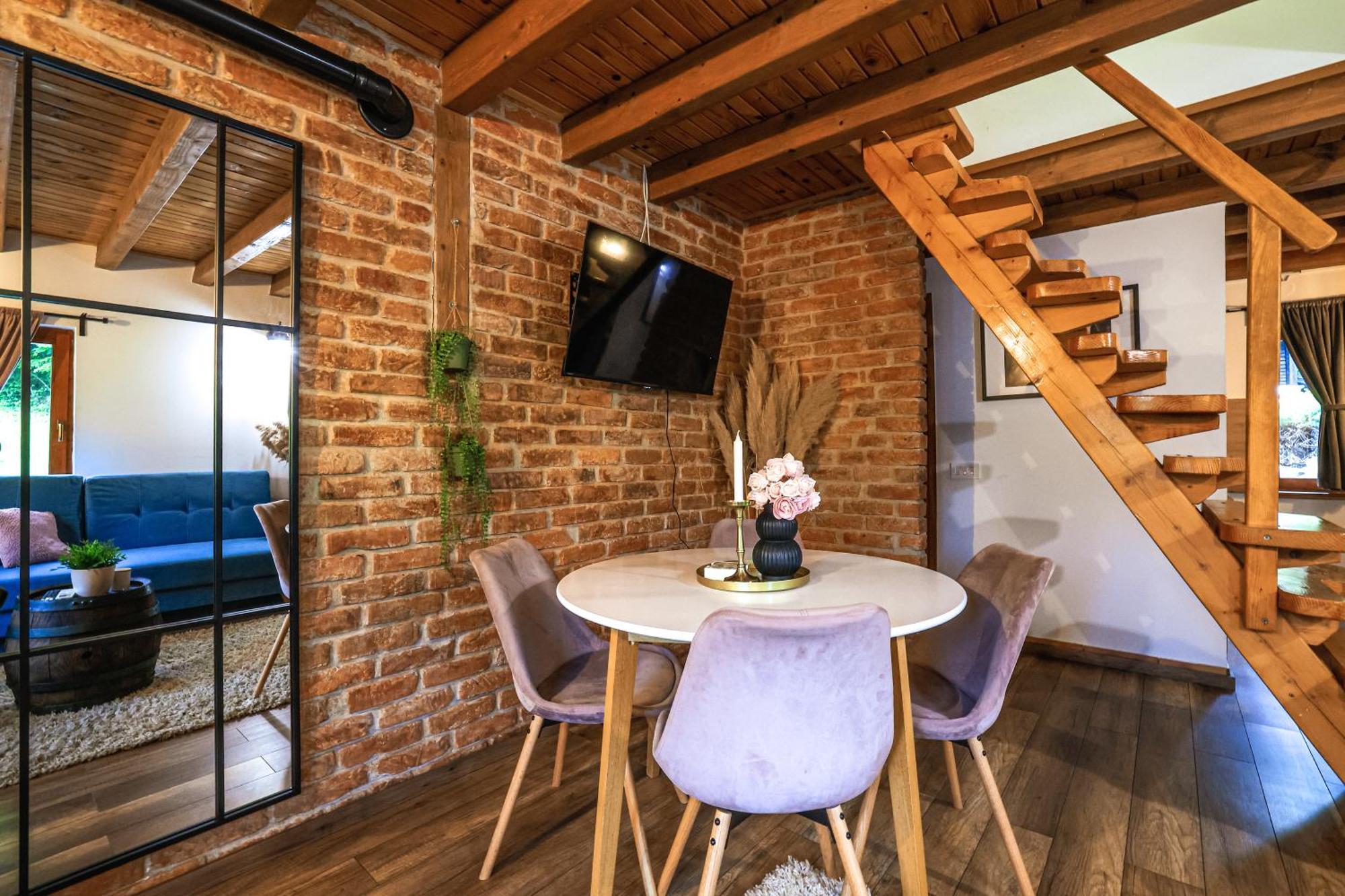 Woodenhouse With Two Apartments Otocac Ngoại thất bức ảnh