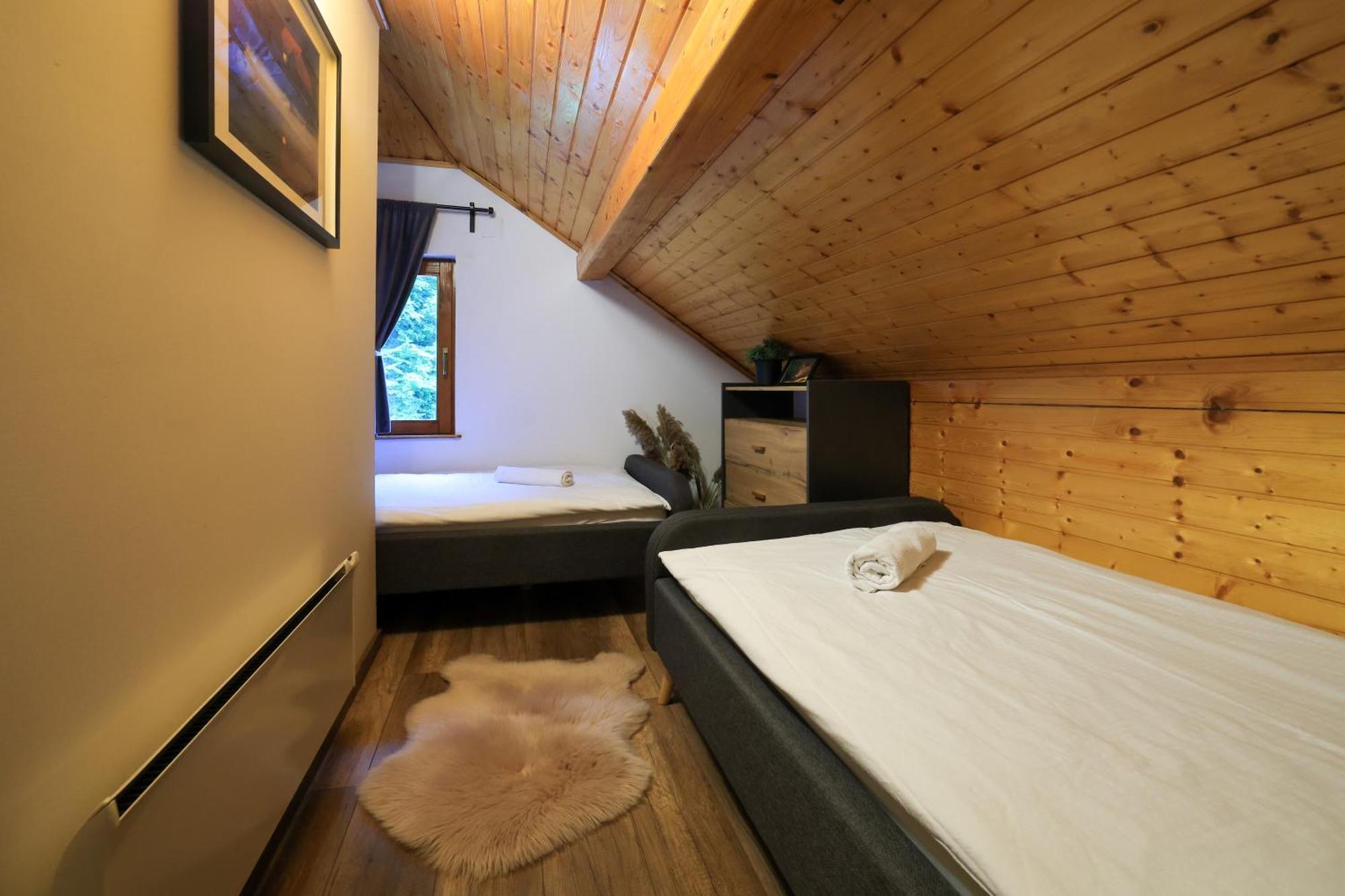 Woodenhouse With Two Apartments Otocac Ngoại thất bức ảnh
