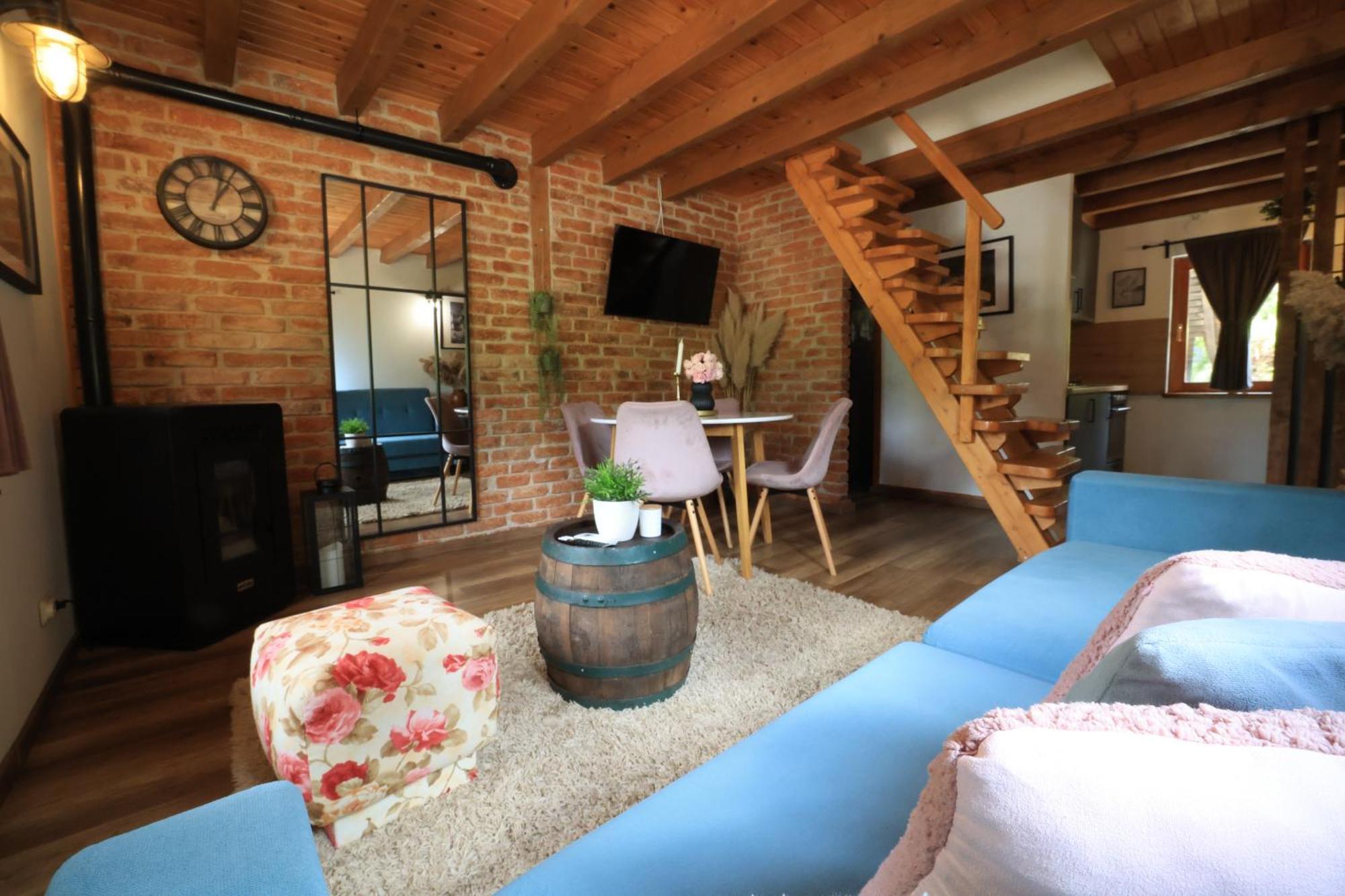 Woodenhouse With Two Apartments Otocac Ngoại thất bức ảnh