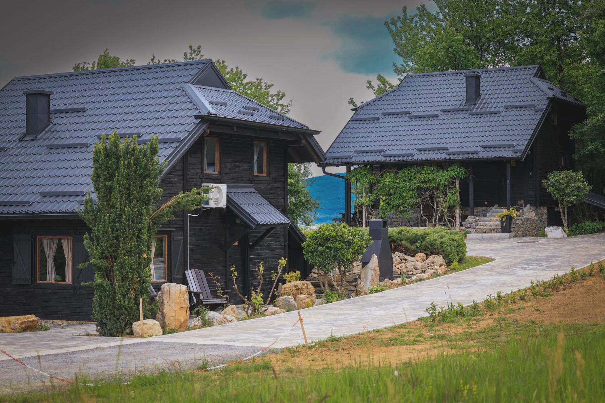 Woodenhouse With Two Apartments Otocac Ngoại thất bức ảnh