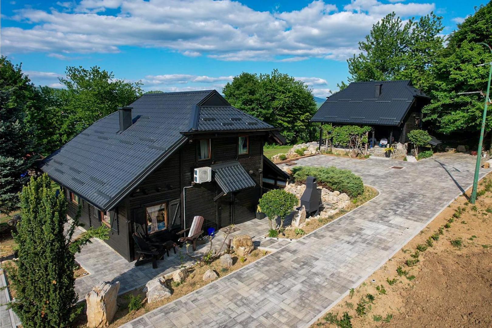 Woodenhouse With Two Apartments Otocac Ngoại thất bức ảnh