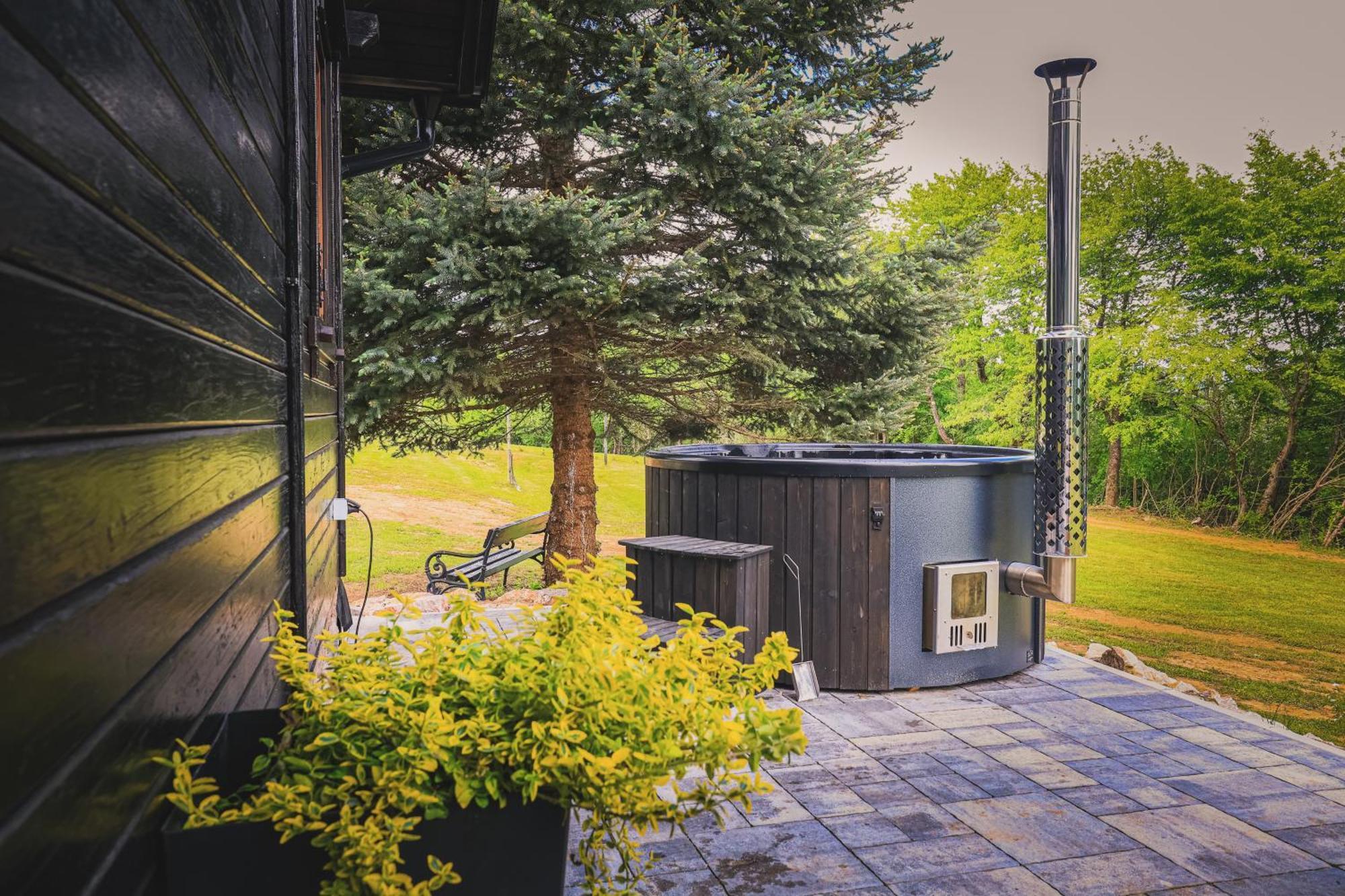 Woodenhouse With Two Apartments Otocac Ngoại thất bức ảnh